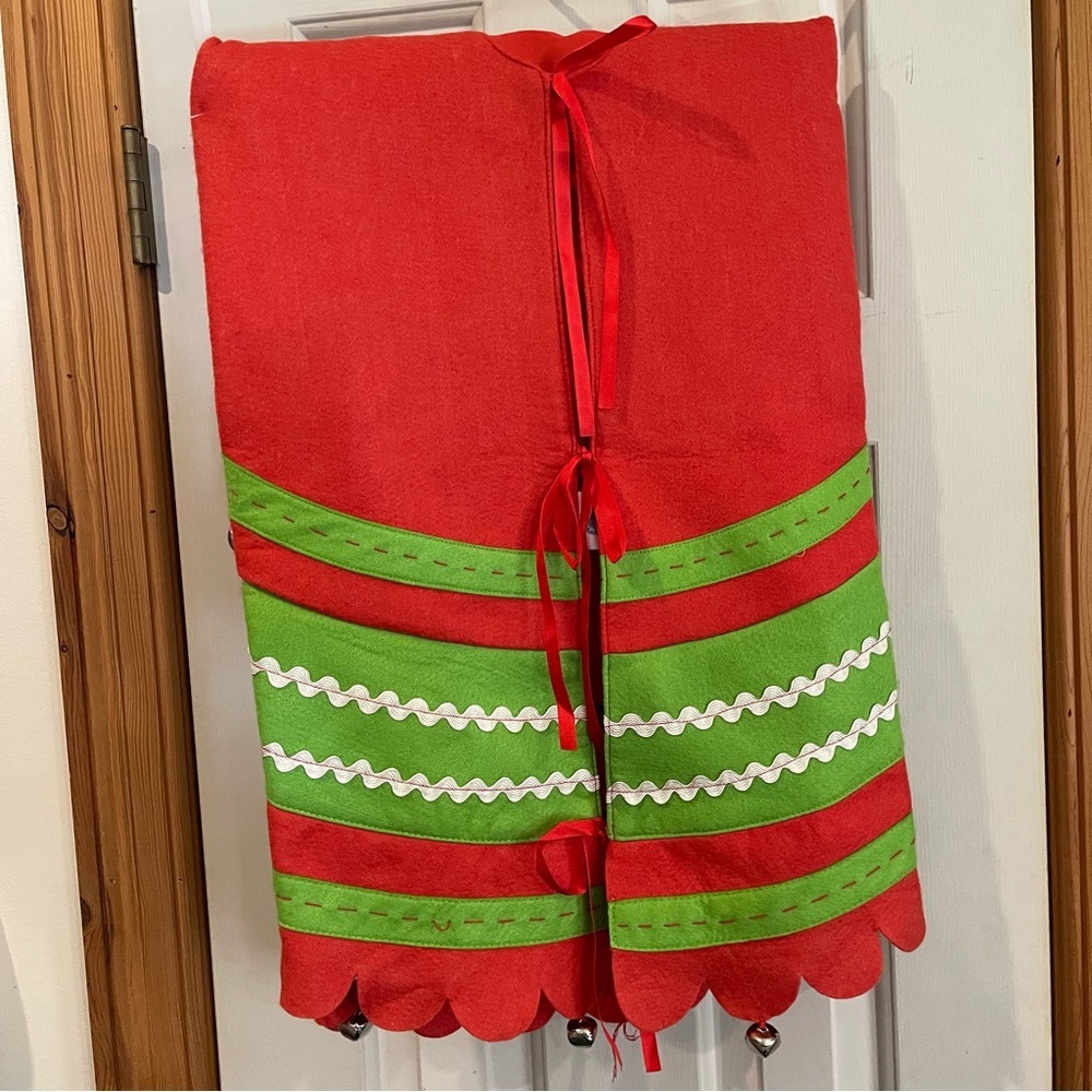 Martha Stewart Christmas Tree Skirt Red Green Zigzag Scalloped Jingle Bell New